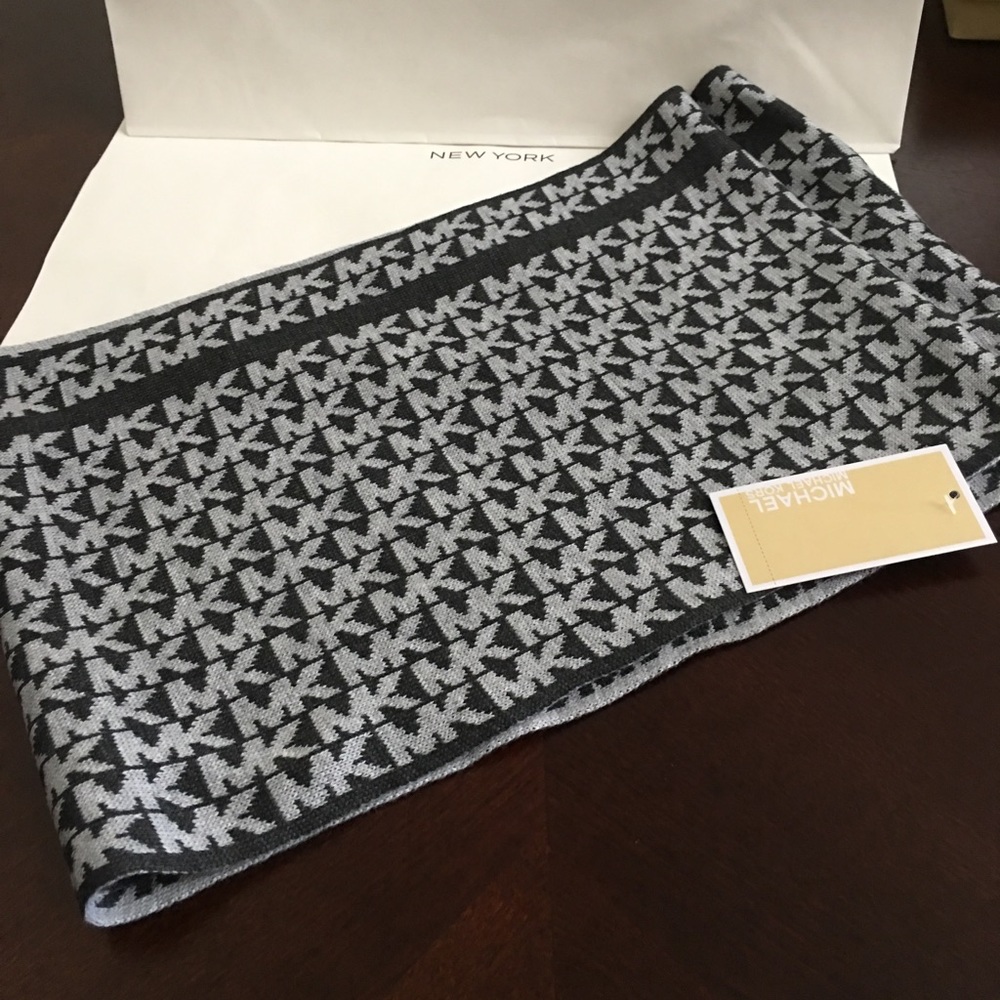 🧣 Michael Kors Scarf  Gray 58$✨